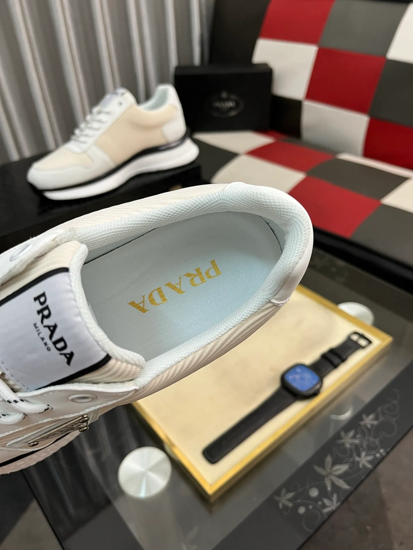 Men's Men's Shoes 💰458⌚️⌚️ Prada/Prada Men's new casual shoes, this sports shoe is made of imported calfskin upper with breathable mesh and breathable mesh lining. The foot pads are made of sheepskin, and the outsole is made of non-slip sports exclusive rubber outsole with logo. It feels good on the feet and is a fashionable item! Size: 38-44 4️⃣colors available